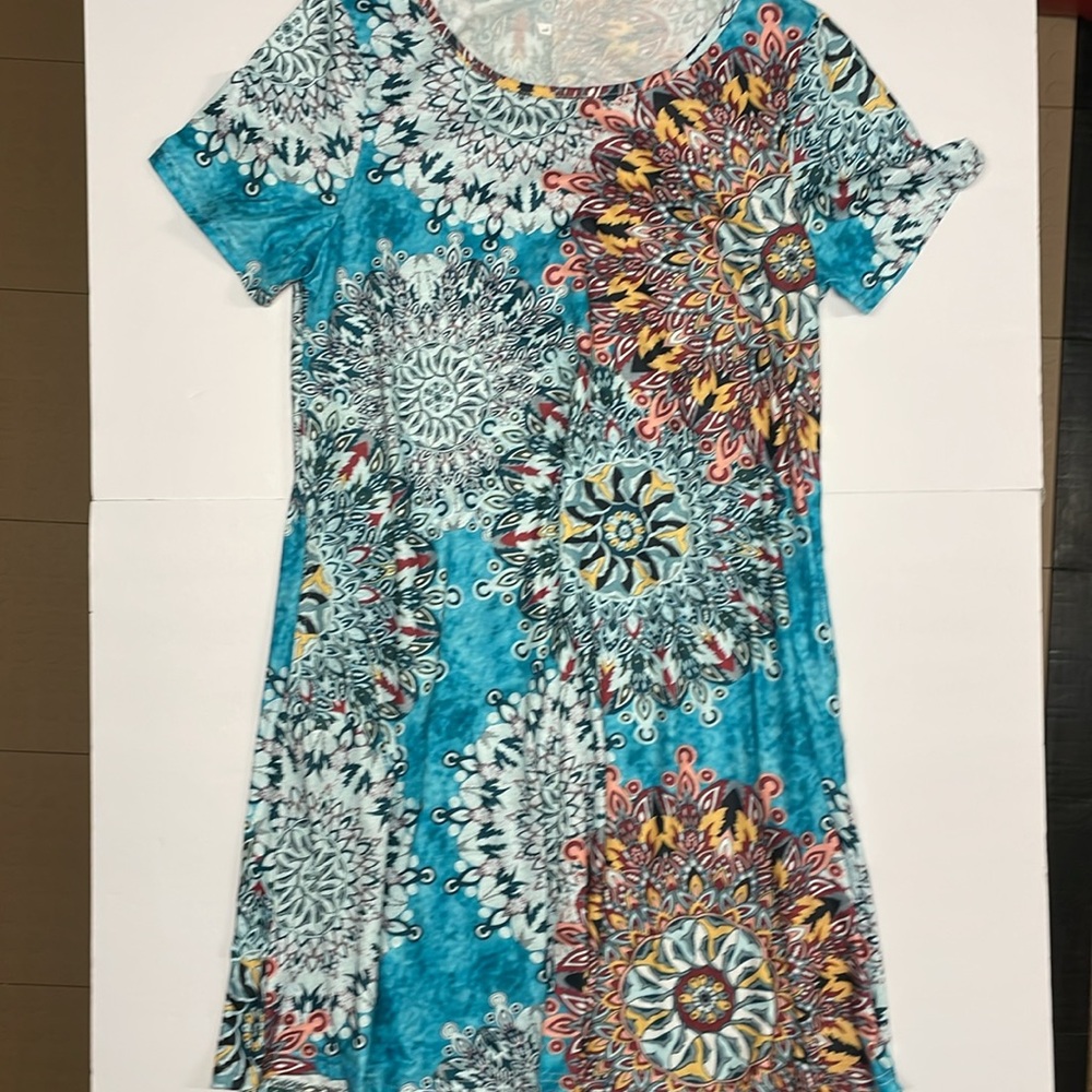 Colorful Lightweight Dress - Picture 4 of 8
